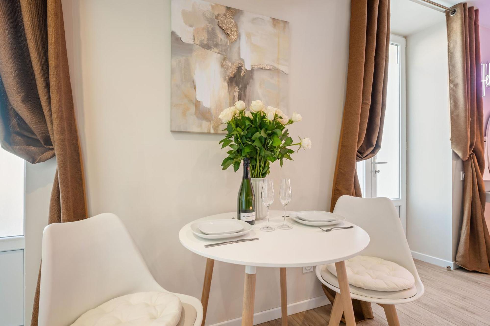 Nice Renting - Love Room Massena - Luxe Room - Jacuzzi - Terrace - King Bed - Ac Exteriér fotografie