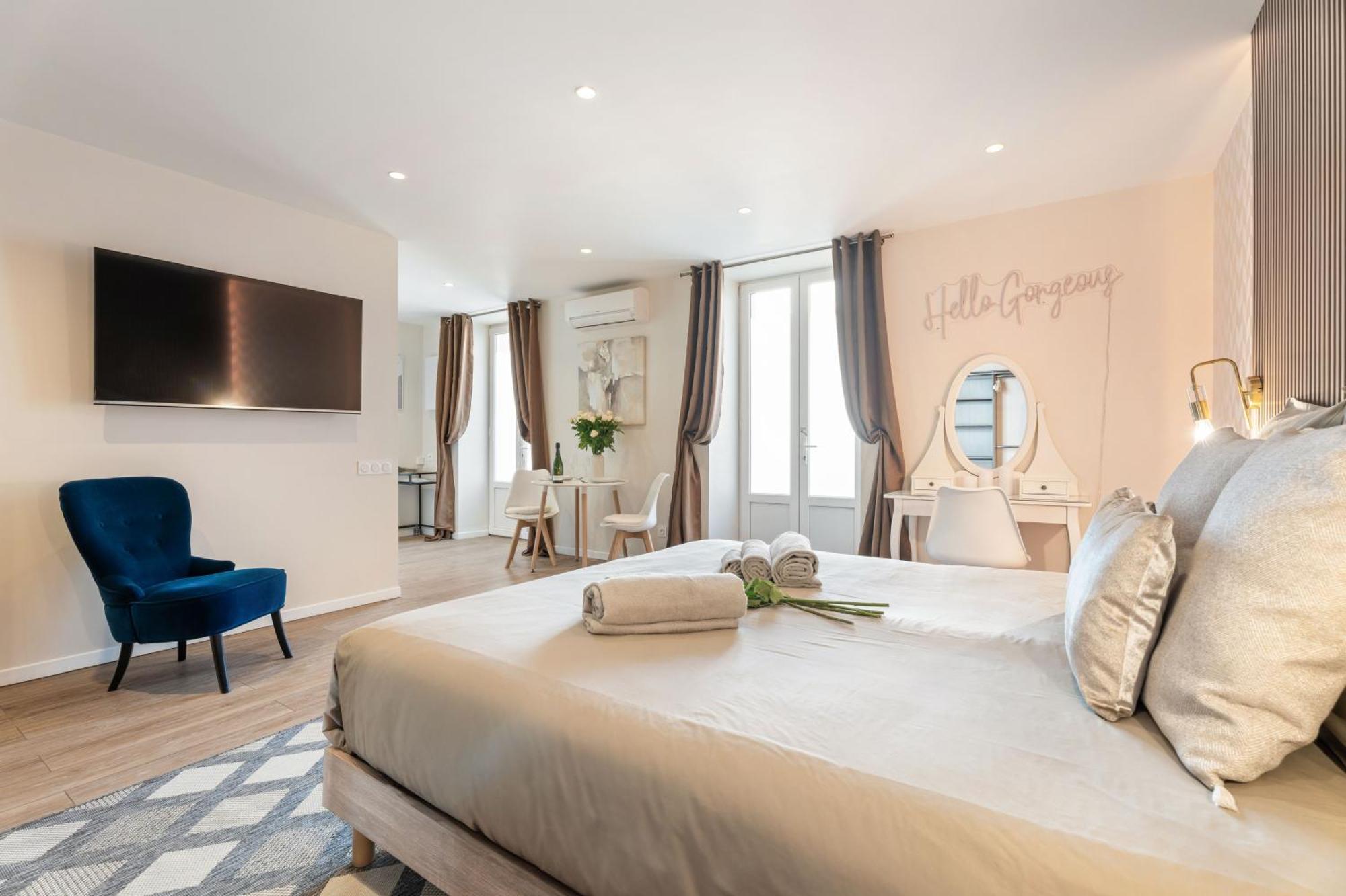 Nice Renting - Love Room Massena - Luxe Room - Jacuzzi - Terrace - King Bed - Ac Exteriér fotografie