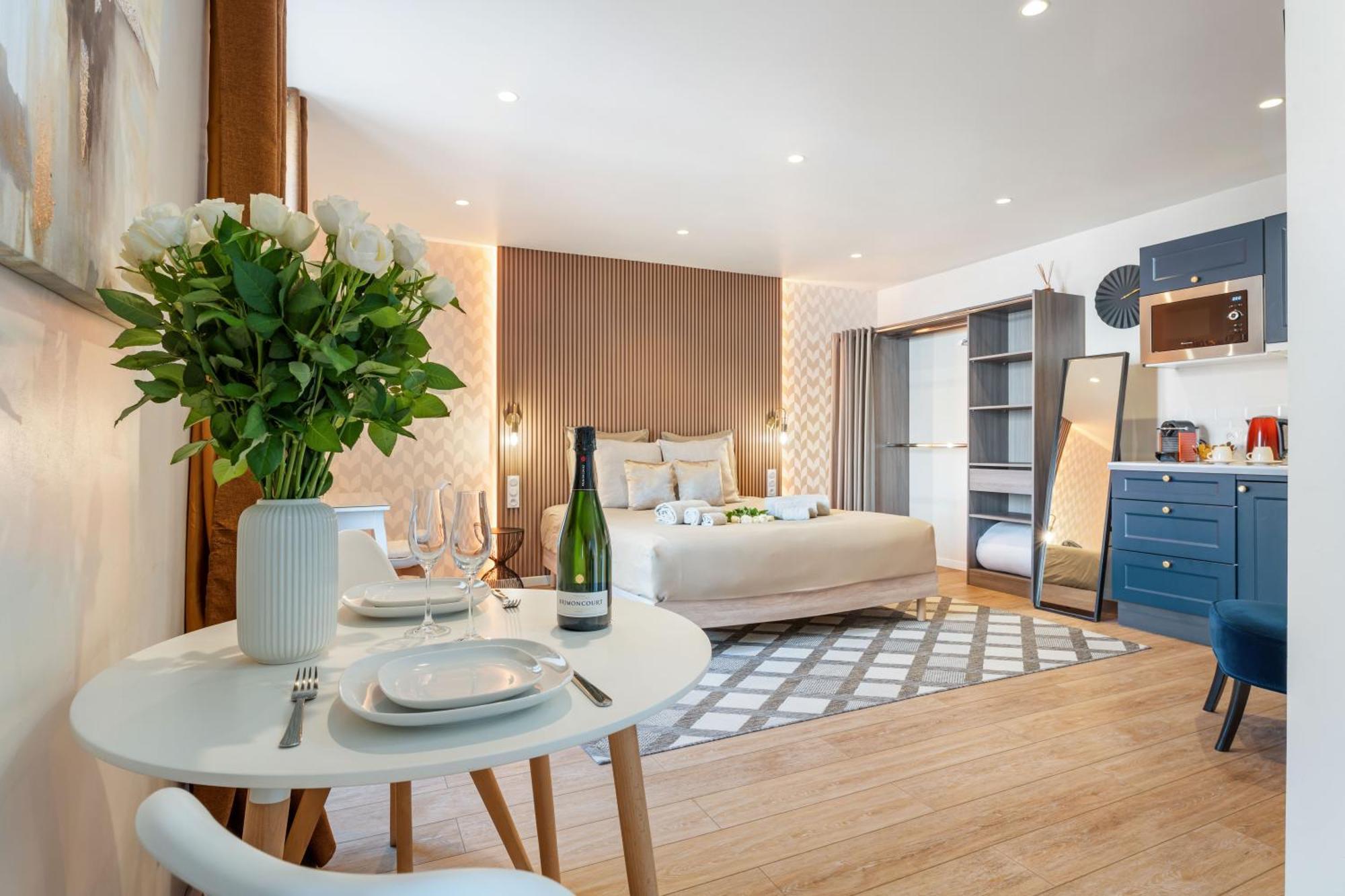 Nice Renting - Love Room Massena - Luxe Room - Jacuzzi - Terrace - King Bed - Ac Exteriér fotografie