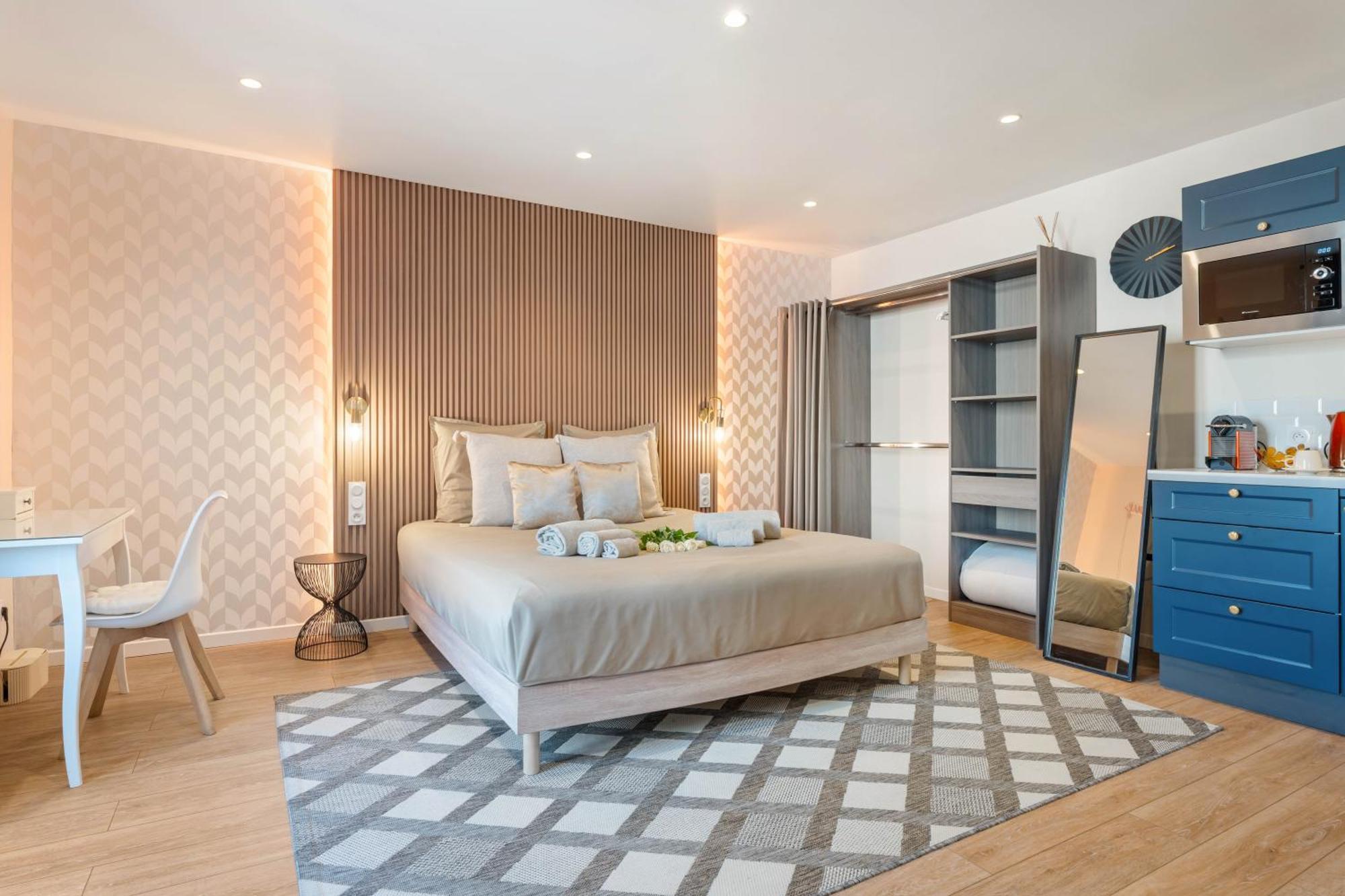 Nice Renting - Love Room Massena - Luxe Room - Jacuzzi - Terrace - King Bed - Ac Exteriér fotografie